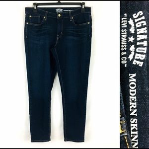Levi signature wash dark blue mid rise skinny jean